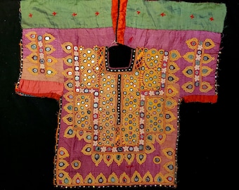Parte anteriore di un abito Choli antico ricamato in seta - Kutch Gujarat, India anni '30