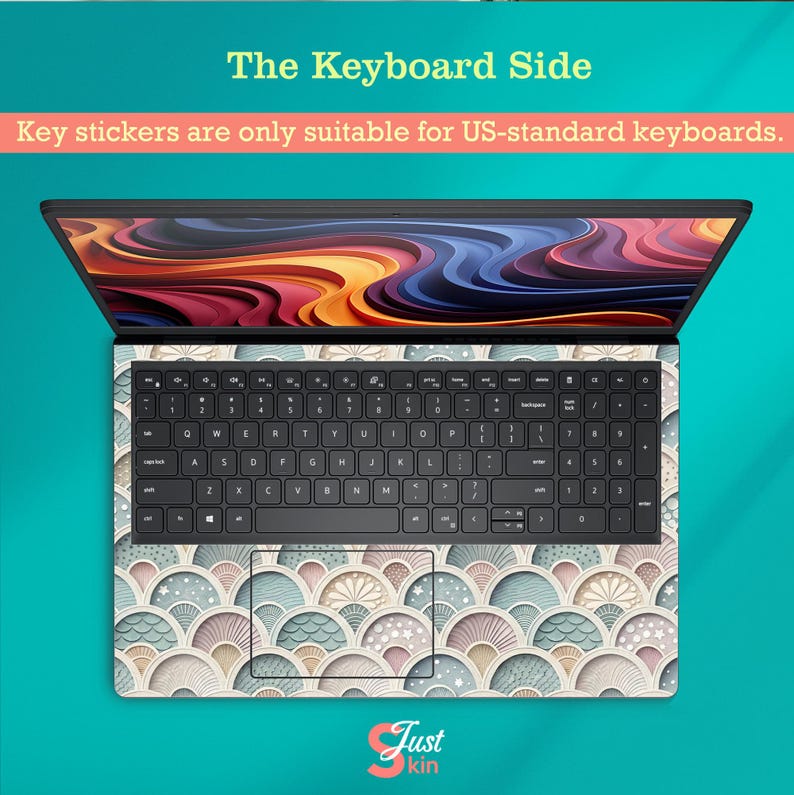 Puede incluir: Piel de teclado de ordenador port&aacute;til con un dise&ntilde;o decorativo en forma de abanico en colores pastel. El teclado es negro y la piel cubre el &aacute;rea alrededor de las teclas. El texto de la imagen dice "The Keyboard Side" y "Key stickers are only suitable for US-standard keyboards."