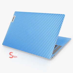 Puede incluir: Una piel para port&aacute;til azul con un patr&oacute;n de fibra de carbono. La piel est&aacute; dise&ntilde;ada para adaptarse a un port&aacute;til Lenovo. La piel est&aacute; hecha de un material duradero y de alta calidad que es f&aacute;cil de aplicar y quitar.