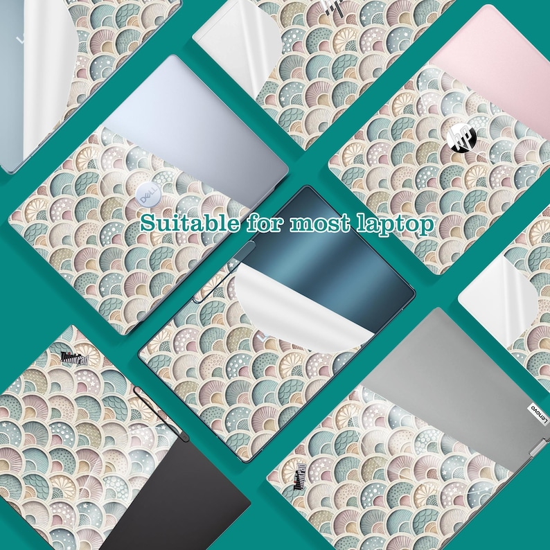 Puede incluir: Skins para port&aacute;tiles con un patr&oacute;n repetitivo en forma de abanico en tonos beige, azul y rosa. El texto "Suitable for most laptop" es visible. Se muestran varias marcas de port&aacute;tiles, como Dell, HP y Lenovo.