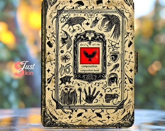 Puede incluir: Un cuaderno de composición con un diseño vintage. La cubierta beige presenta ilustraciones negras de pájaros y símbolos, con el texto "composition composition book". Un cuadrado rojo en el centro muestra un pájaro negro.