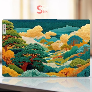 Può includere: Una custodia per laptop Lenovo con un design paesaggistico colorato. La custodia presenta una scena vibrante con alberi verdi, nuvole gialle e acqua blu. Il logo Lenovo è visibile sul lato sinistro.
