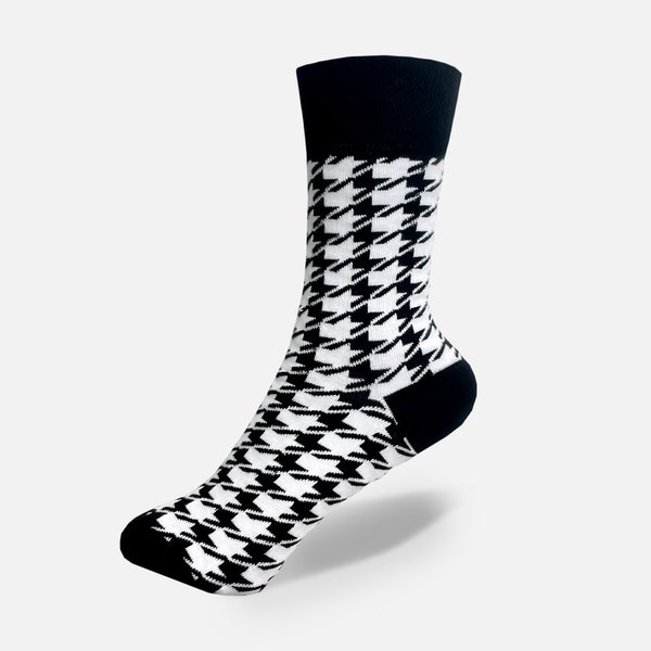 Bunte hohe Socken mit schwarz weiss Muster aus Baumwolle / Wintersocken