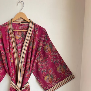 Badjas Indiase katoenen kimono, kimono met bloemenprint, lange kamerjas dames, katoenen badjas, boho loungewear kimono, kimono met riem, geschenken