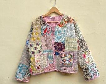 Giacca in cotone patchwork, cappotto trapuntato indiano, giacca reversibile da donna, giacca vintage boho, cappotto cucito a mano in India, regali per lei