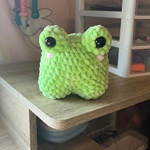 Low sew frog crochet pattern