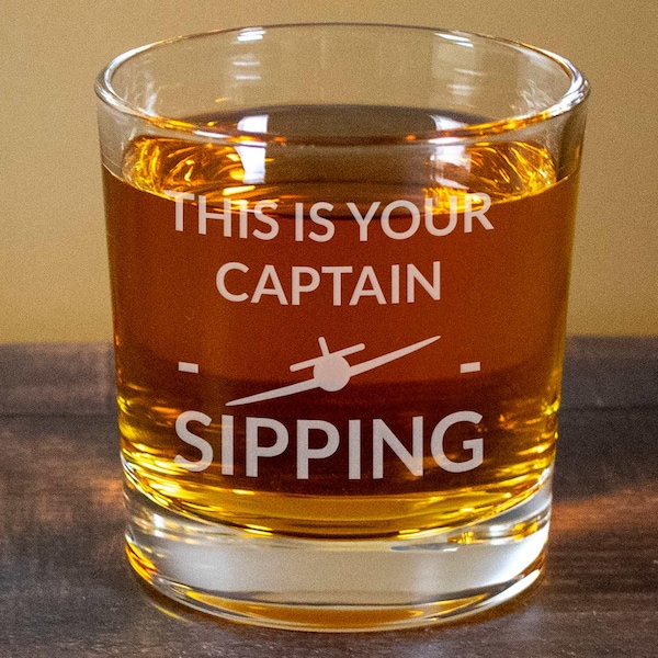 Regalo divertido para piloto / Vaso de whisky en una caja de regalo de madera / Regalo de aviación / Este es tu capitán bebiendo