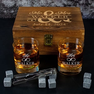 Mr and Mrs Whiskey Glasses in a Wood Box | Gift for Bride and Groom | Engagement and Wedding Gift | Engraved Toasting Glasses