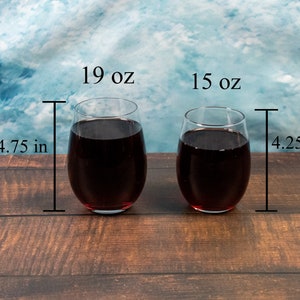 Capacity and size of the stemless wine glasses