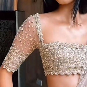 Camicetta pesante con perline di perle bianche, camicetta da designer, sari, cocktail party, matrimonio, sposa indiana, sari, choli, top corto, gonne, camicetta da damigella d'onore
