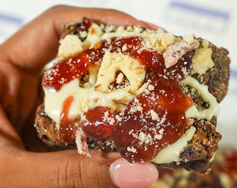 Jammy Dodger Brownies Gift Box: Gourmet Chocolate Birthday Treat