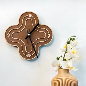 Modern Wall Clock Minimalist Wood Infused Chic and Simple Timekeeping Wall Clock Unique Silence Clock For Livingroom Vintage Clock Home Deco