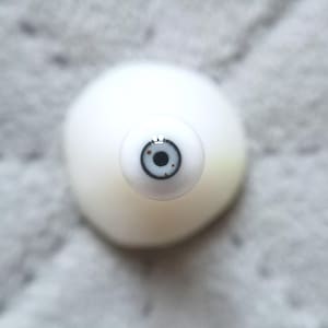 Oczy BJD 6/3 mm, szara tęczówka 3 mm, żywica, Popovy, MarmiteSue, DDanne, Chimera, lalka modowa