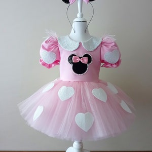 Rosa Minnie Maus Geburtstagskostüm.