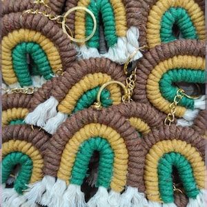 Regenbogen Makramee Schlüsselanhänger: Boho Taschenanhänger, Gastgeschenke