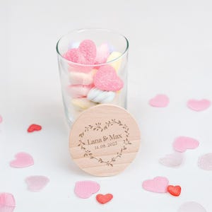 diamandi - Personalisierbares Vorratsglas mit Gravur – 880 ml Glas mit Holzdeckel – Geschenkidee Küche, Hochzeit - Florales Herz