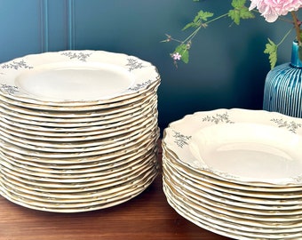 Bellissimi piatti Boch color crema e oro con bordi smerlati