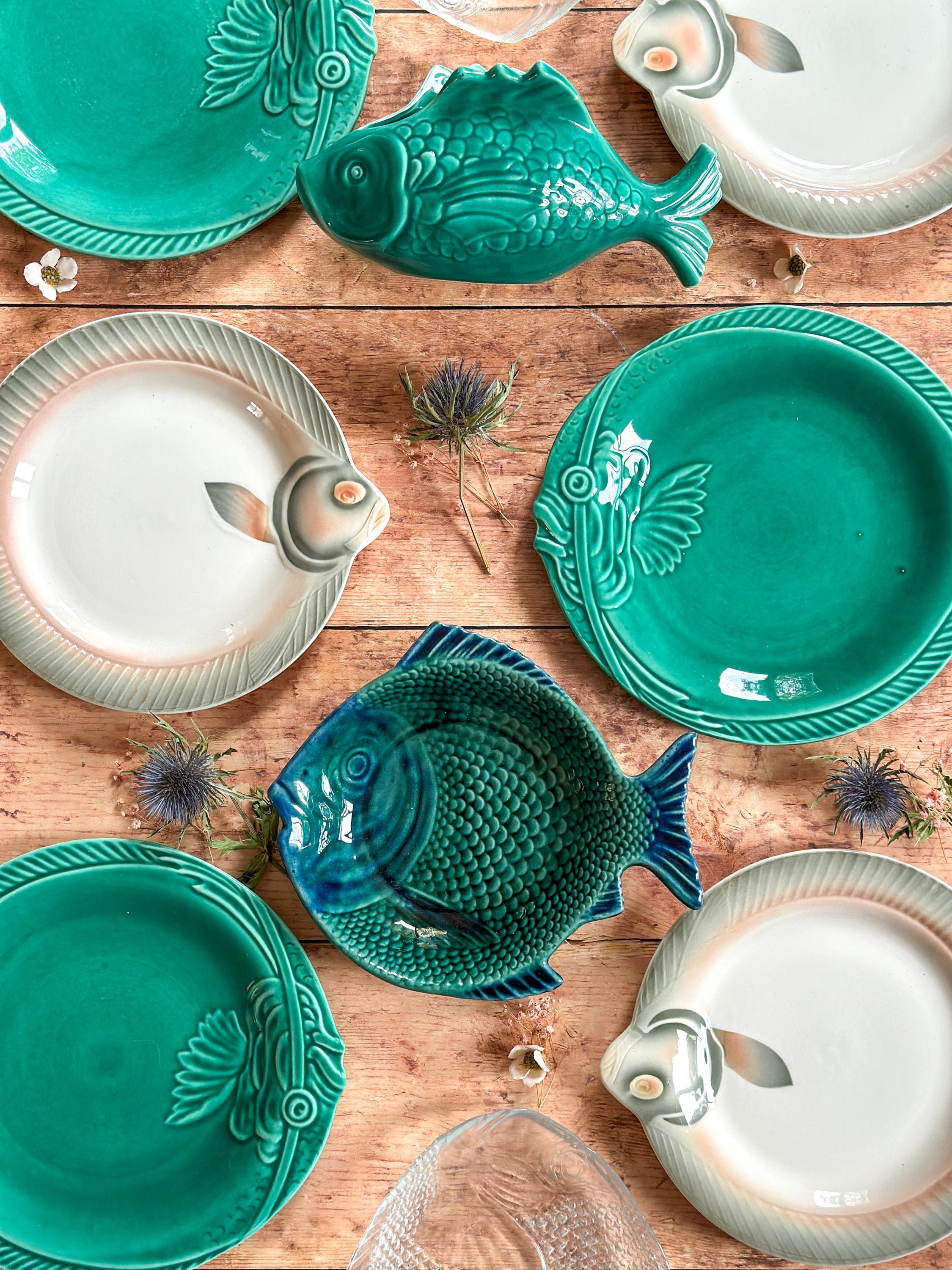 ASSIETTE ANCIENNE BARBOTINE Vers 1900 Décor POIRES en relief Majolica