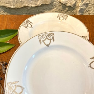8 beautiful Boch Frères La Louvière dessert plates