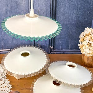 Suspension opaline vintage blanc laiteux
