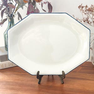 Bandeja rectangular octogonal grande para servir, de porcelana inglesa Johnson Brothers, con borde azul.