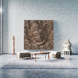 Könnte beinhalten: Ein minimalistisches Wohnzimmer mit einem großen Wandbild aus Holz, das ein geschnitztes Gesicht zeigt, zwei weißen Ottomanen, einem Holz-Couchtisch, einer goldenen Statue und einem weißen Dekorationsturm.