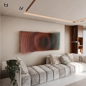 Puede incluir: Un interior de sala de estar moderno con un sof&aacute; blanco, una estanter&iacute;a de madera y una gran obra de arte de pared abstracta con formas geom&eacute;tricas rosas y azules. La habitaci&oacute;n tiene una ventana grande con cortinas blancas y un suelo de m&aacute;rmol blanco.