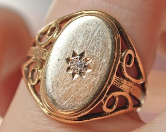 Vintage diamond signet ring, in 9 carat gold