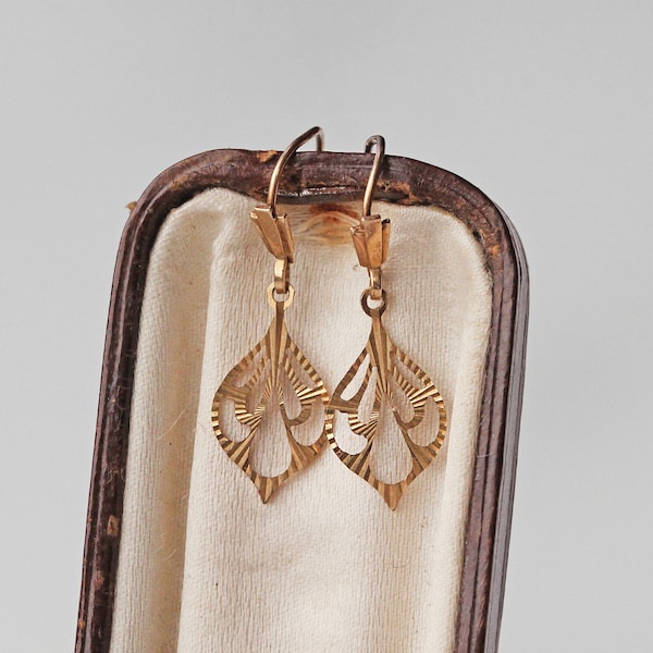 Antique edwardian openwork teardrop dangle earrings, in 9 carat gold