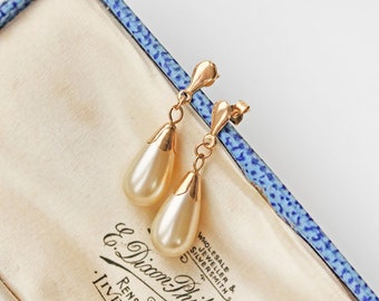 Vintage 9 carat gold teardrop pearl drop earrings, finished with butterfly backs