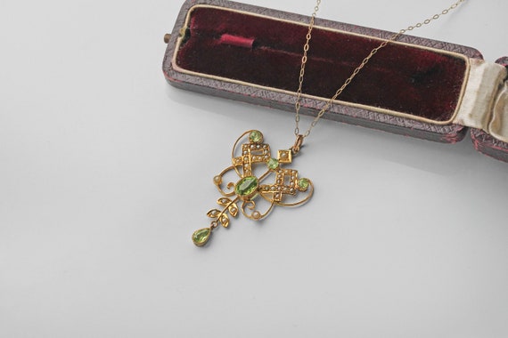 Antique art nouveau peridot & seed pearl lavalier… - image 1