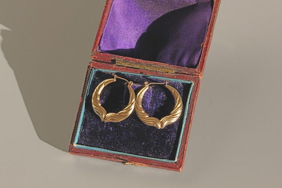 Vintage chunky hoop earrings, in 9 carat gold