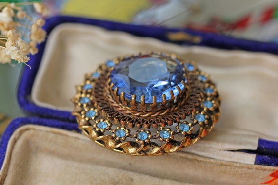 Vintage aquamarine blue glass filigree brooch, wi… - image 10
