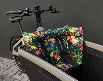 Loves kisses jungle. Cargo bike cushion. Lovens Headrest. Loves Pillow. Lovens Cargobike Headrest. Loven's headrest.