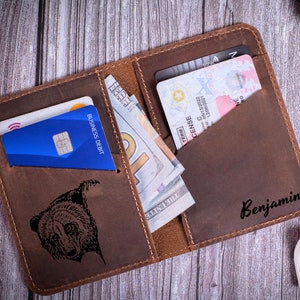 Kleine Leder Geldbörse für Männer Jubiläumsgeschenk für ihn Personalisierte schlanke Brieftasche Vatertagsgeschenk Minimalistischer Lederkartenhalter