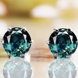 Grüner Teal Saphir Ohrstecker, Geschenk für sie, Saphir Runde Ohrstecker, Zierliche Ohrstecker, Jeden Tag Bolzen, Weißgold Braut Ohrring