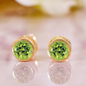 Unique Peridot Earring, Birthstone Jewelry, Green Gemstone Studs, Dainty Earrings, Peridot Jewelry, Women&#39;s Everyday Studs, Gift For Mother