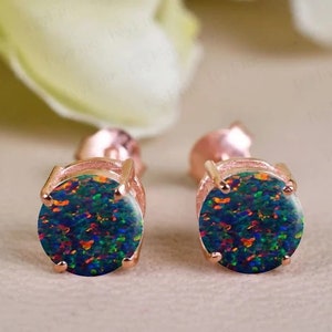 14K schwarzer Feueropal Ohrring, Brautjungfer Geschenke, Birthstone Schmuck, schwarzer Edelstein Ohrstecker, zierliche Ohrstecker, Gelbgold Ohrstecker, Geschenk für sie