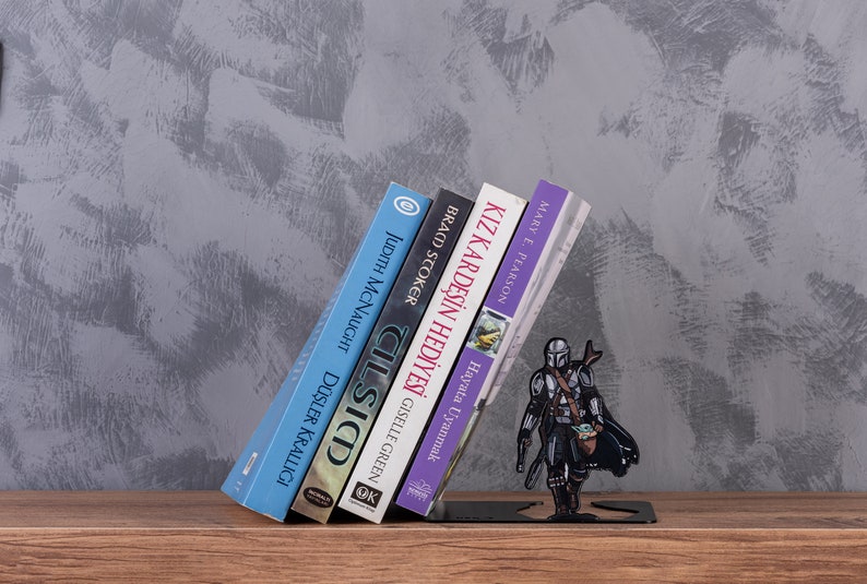 Mandalorian Metal Bookend, May The Force Be With You ,Star Wars Metal Bookend, Bounty Hunter, Decorative Bookends, Metal Decor, Beskar Armor image 1