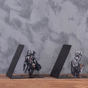 Mandalorian Metal Bookend, May The Force Be With You ,Star Wars Metal Bookend, Bounty Hunter, Decorative Bookends, Metal Decor, Beskar Armor image 2