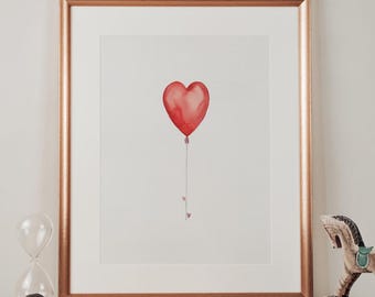 Puede incluir: Una pintura de acuarela de un globo rojo en forma de corazón con una cuerda atada. El globo flota sobre un fondo blanco.