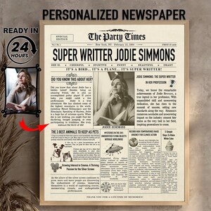 Peut inclure: Une affiche de style journal vintage avec une photo d'une femme dans le coin supérieur gauche. Le titre principal est "Super Writer Jodie Simmons" et le texte ci-dessous décrit ses réalisations et ses intérêts. L'affiche est une célébration des réalisations de Jodie et un hommage à sa personnalité.