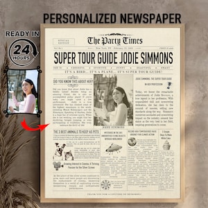 Könnte beinhalten: Ein Vintage-Plakat im Stil einer Zeitung mit einem Schwarzweißfoto einer Frau. Die Überschrift lautet "Super Tour Guide Jodie Simmons". Das Plakat enthält Text über Jodies Leistungen und Interessen, darunter Gitarre spielen, Bergsteigen und Extremsport. Das Plakat enthält auch Abschnitte über die besten Haustiere, unbekannte Flugobjekte und den Klimawandel.