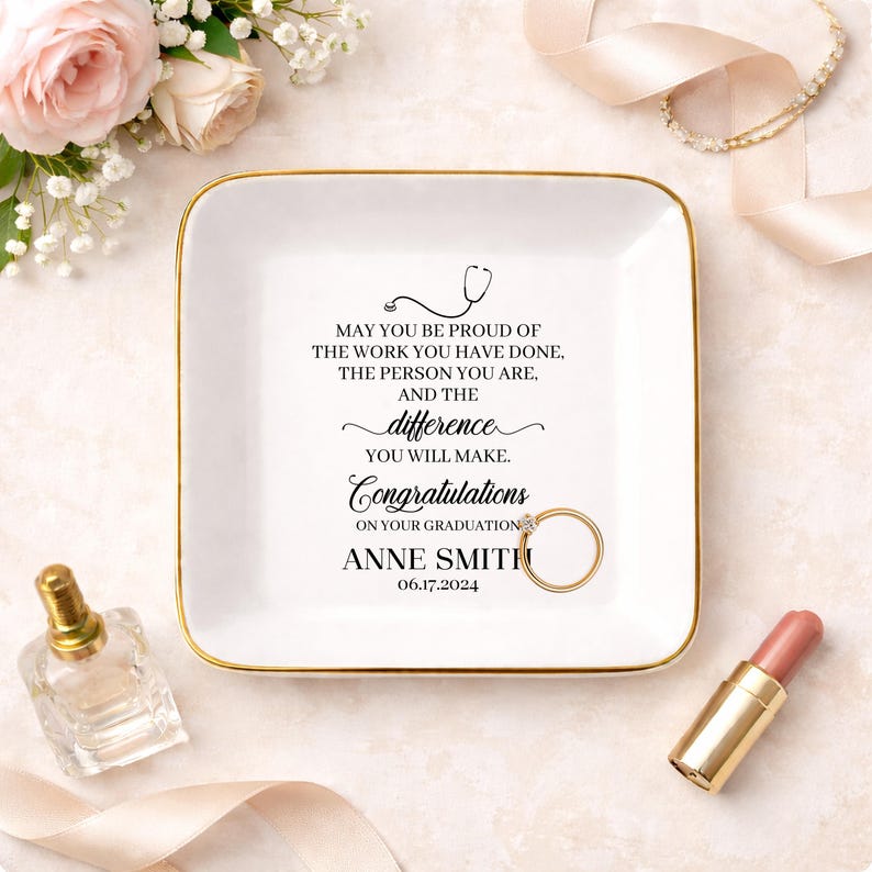 Plato de joyería personalizado para graduación de enfermería, plato para anillos de graduación de enfermería, regalo personalizado para enfermeras graduadas, bandeja de cerámica "Que estés orgulloso" imagen 4
