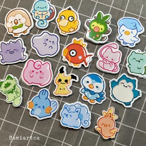 Adesivo de vinil kawaii de Pokémon | Jigglypuff, Mimikyu, Rowlet, Mew, Snorlax | Adesivo à prova d'água para laptop, caderno, Kindle, bullet journal, garrafa de água imagem 1
