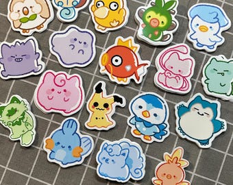 Adesivo de vinil kawaii de Pokémon | Jigglypuff, Mimikyu, Rowlet, Mew, Snorlax | Adesivo à prova d'água para laptop, caderno, Kindle, bullet journal, garrafa de água