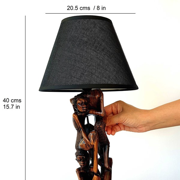 Lampada da tavolo rustica in legno realizzata sulla scultura dell'albero genealogico Ujamaa della Tanzania, lampada da comodino, lampada da scrivania artistica in legno realizzata a mano per la decorazione domestica