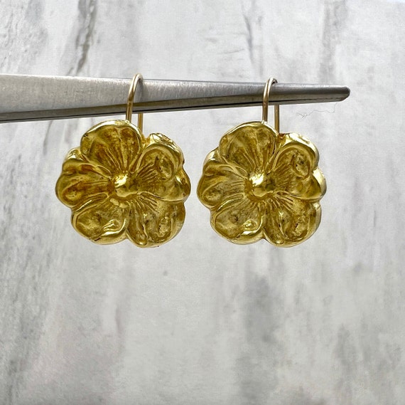 Vintage Floral Earrings 18k Yellow Gold - image 3