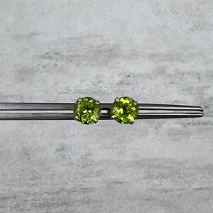 Vintage Peridot Stud Earrings in 14k Yellow Gold