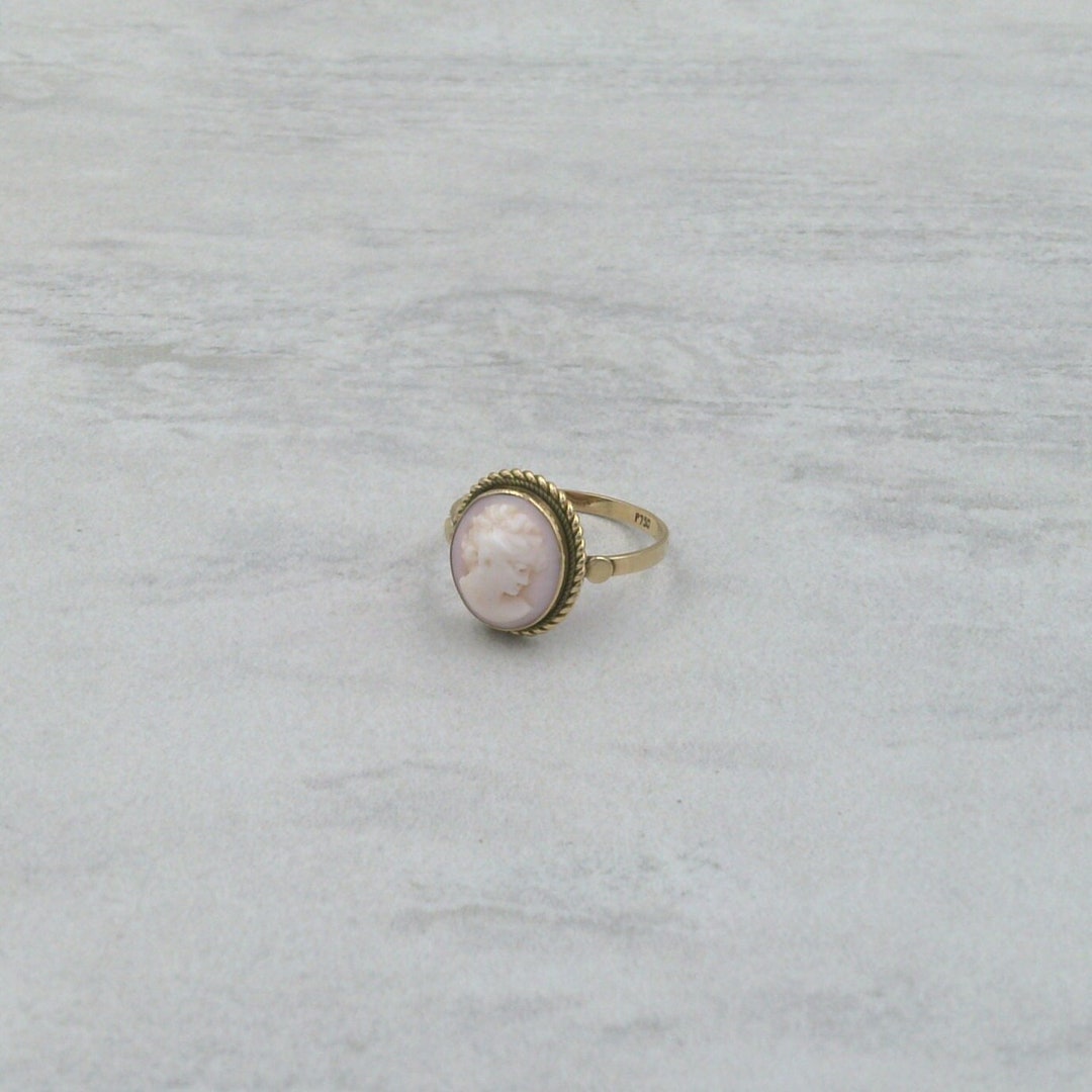 Vintage Cameo Ring in 18k Yellow Gold Etsy